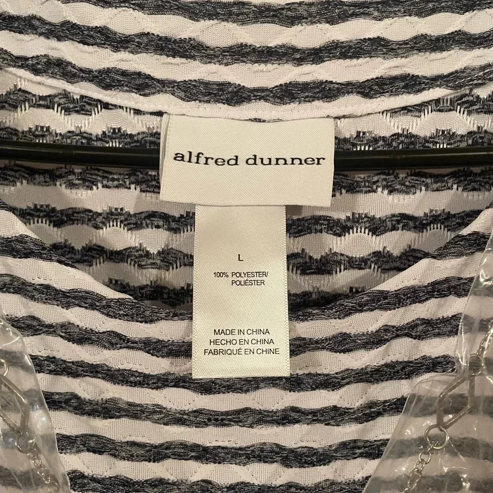 Alfred Dunner Classics Stripe Texture Knit Top With Necklace Navy/White Size L - Picture 3 of 9